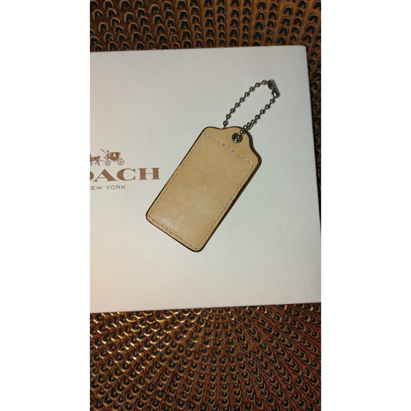 Coach Hang Tag Large - Picture 2 of 3